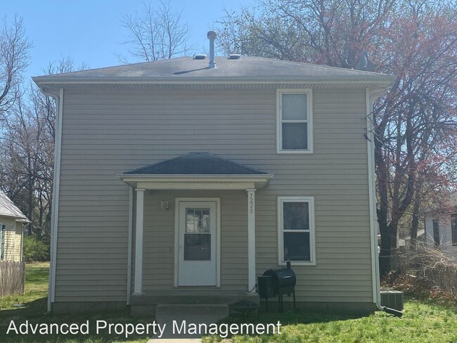 4 br, 2 bath House - 722 Osage St. Unit B photo'