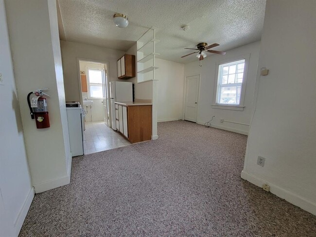 Building Photo - 620 Bowery St