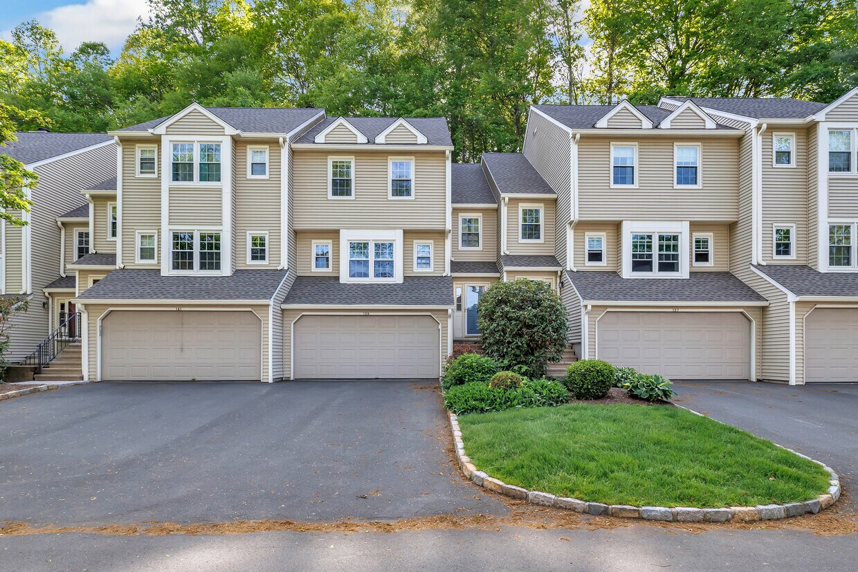 Foto principal - 139 Governor Trumbull Way
