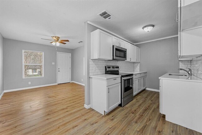 Building Photo - 620 E Gandy St