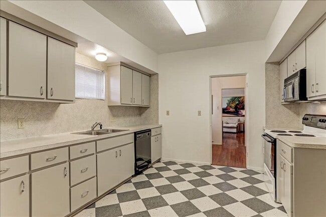 Building Photo - 2320 Arbor St