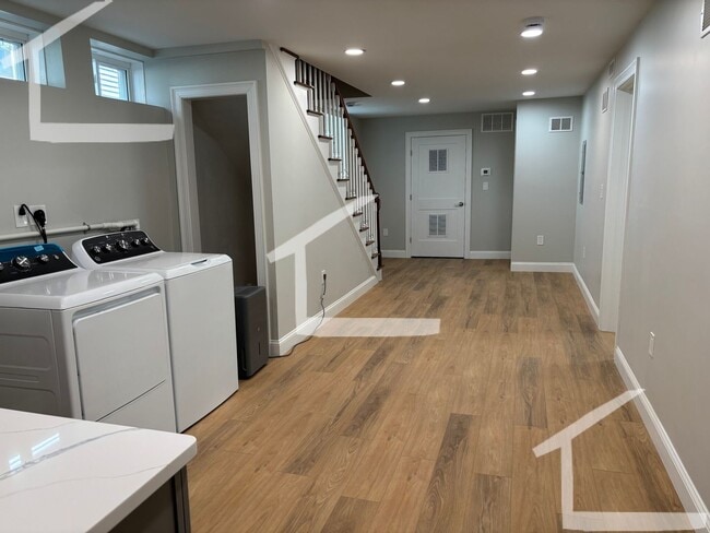 Building Photo - BEAUTIFUL 4 BED 2.5 BATH IN MISSION HIL!!!...