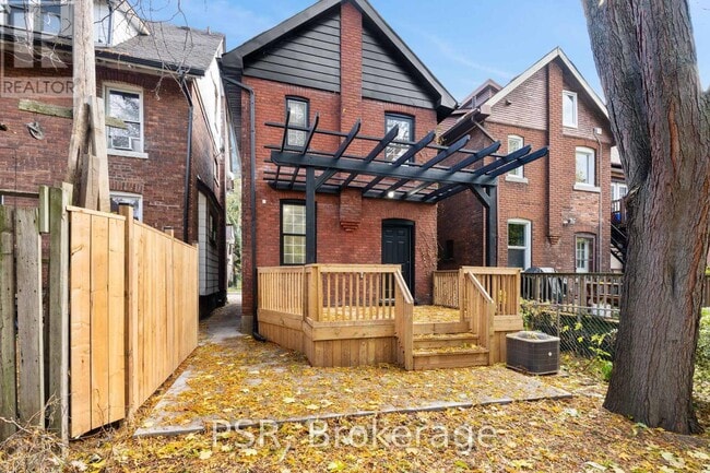 Photo du bâtiment - 200 Sanford Ave S