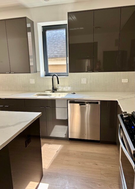 Foto del edificio - 4426 N Kenneth Ave