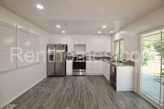 Building Photo - 15519 Andorra Way