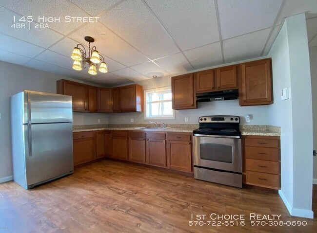 Building Photo - 4 bedroom 2 full bath house for rent!