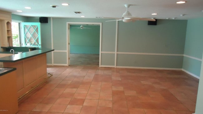 Building Photo - 4189 Palmer Ave