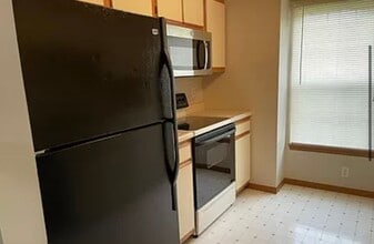 Building Photo - 211 Eagle Ridge Dr
