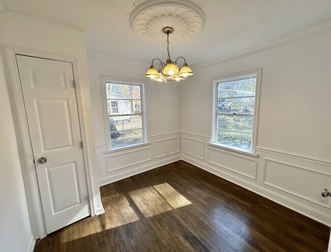 Foto del edificio - 1341 Pineview Rd