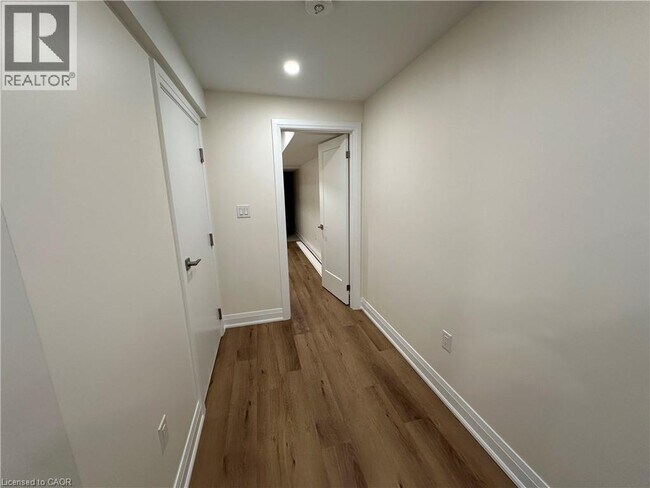 Photo du bâtiment - 187 Oak Ave