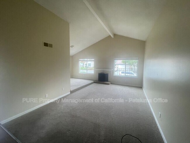 Building Photo - 1325 Glenwood Dr