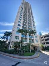 Building Photo - 1133 Waimanu St