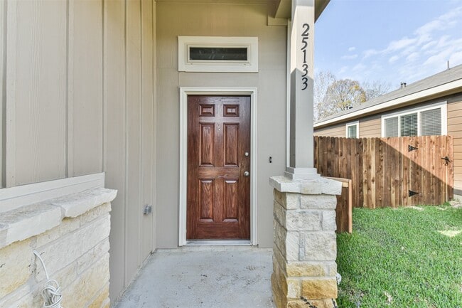 Building Photo - 25133 Pacific Wren Dr