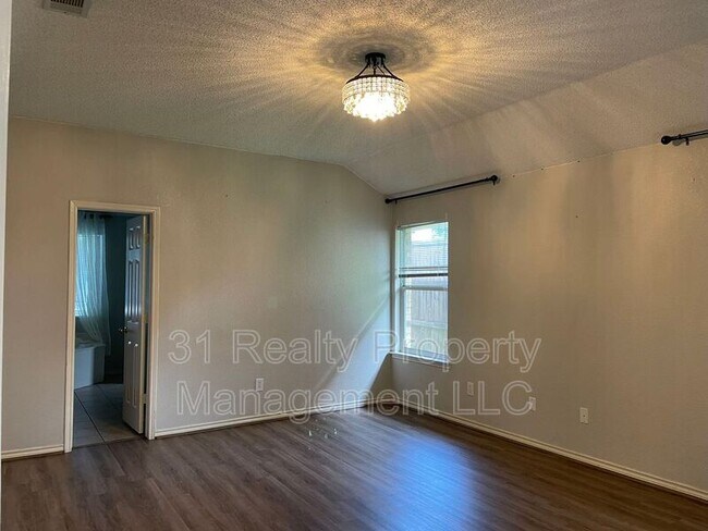 Foto del edificio - 1304 Rosewood Ln