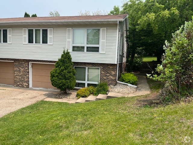 Building Photo - 211 Brookwood Dr