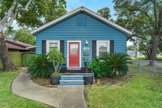 Building Photo - 502 6th Ave N