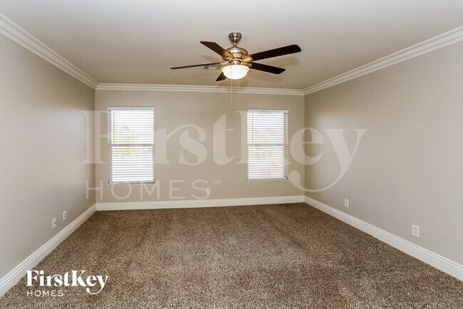 Building Photo - 8612 Honey Vine Ave