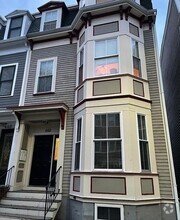Building Photo - 662 E 7th St