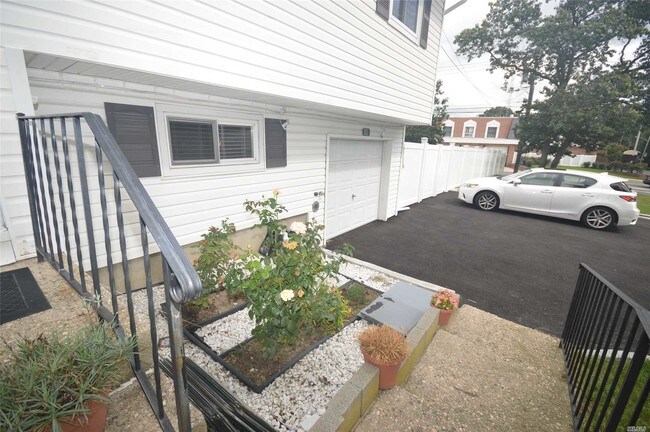 Foto del edificio - 535 Hawkins Rd
