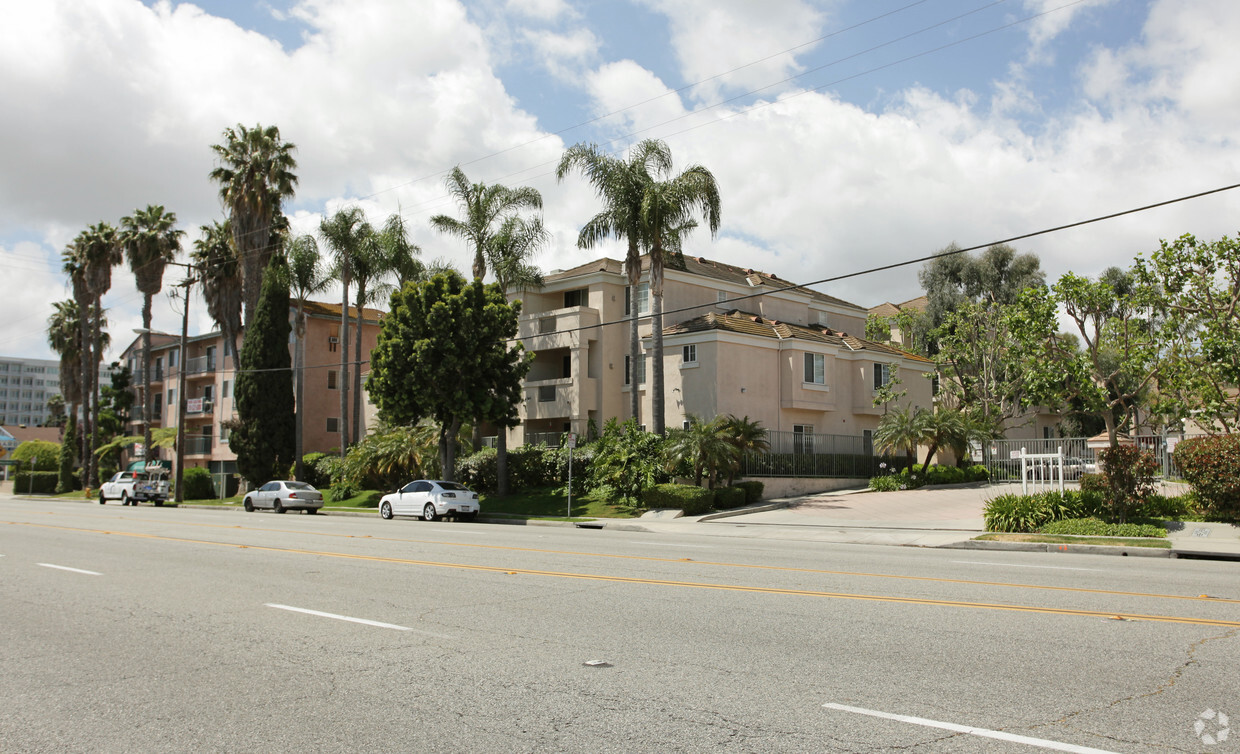 Building Photo - Torrance Courtyard Apartments