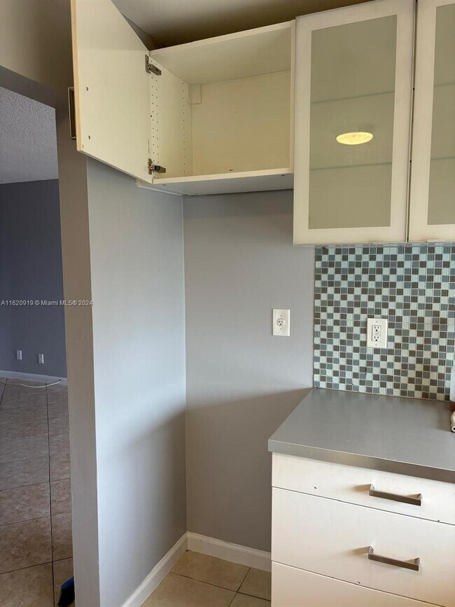 Foto del edificio - 17021 N Bay Rd