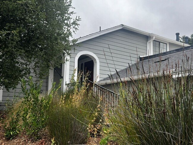 Foto del edificio - 736 Hillside Dr