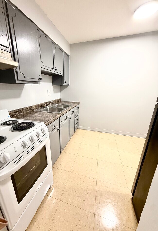 Foto del edificio - 2971 Four Towers Dr