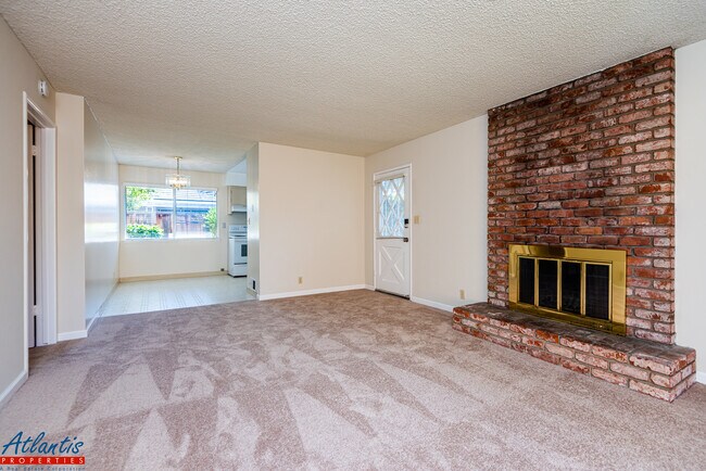 Building Photo - 1323 Kingfisher Way