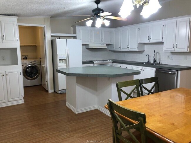 Foto del edificio - 10555 Willow Brook Dr