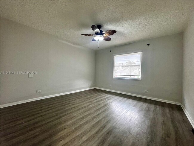 Foto del edificio - 529 SW 3rd St