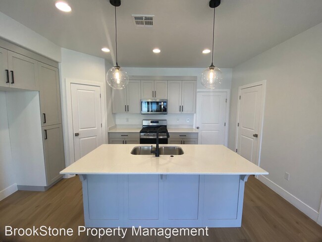 Building Photo - 3 br, 2.5 bath House - 857 Scarlet