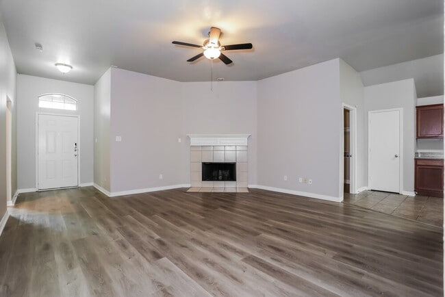 Building Photo - 344 Creekside Way
