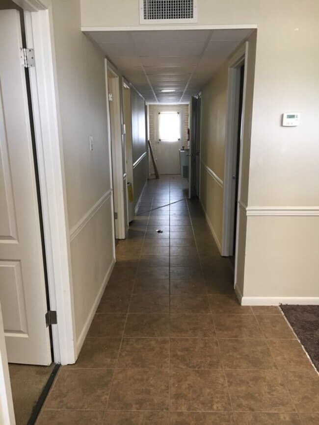 Foto del edificio - TV23 3br/1.5 bath utilities included (you ...