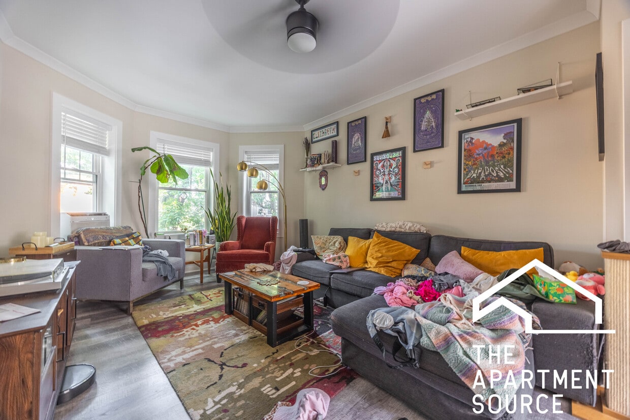 Photo - 3703 N Hoyne Ave
