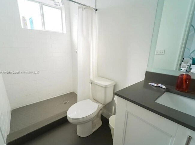 Foto del edificio - 541 NW 33rd St