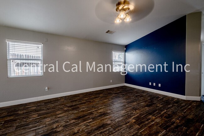 Building Photo - 4 Bedroom/2 Bath Home in the Southwest - $2495 per month!