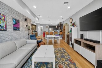 Building Photo - 626 Grand St