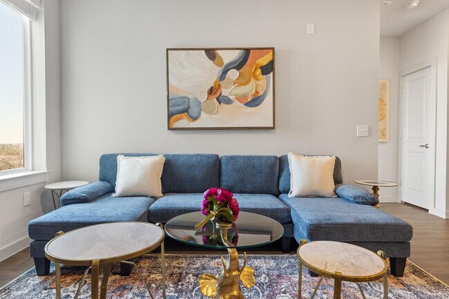 Foto del edificio - 5820 1/2 Cameron Road-FL4-ID1303394P