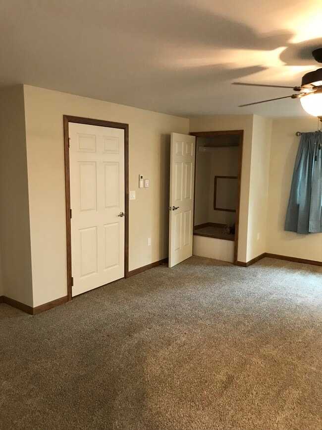 Building Photo - 4300 Crown Ave #4