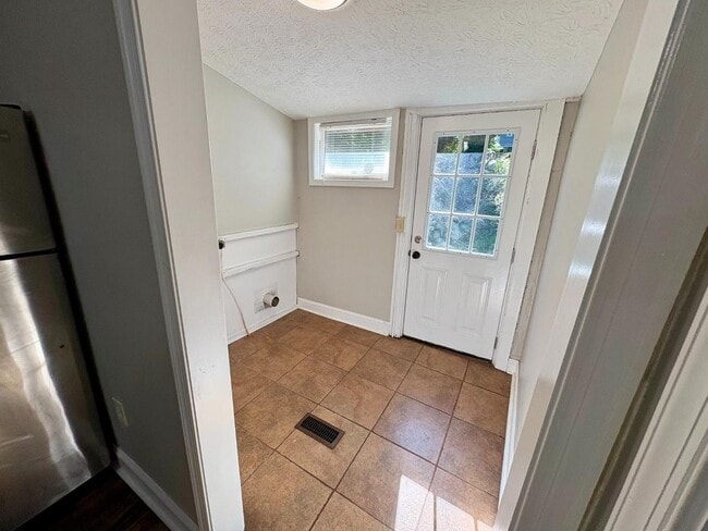 Building Photo - 609 Jackson St