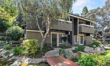Building Photo - 126 Streamwood