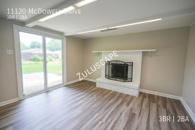 Foto del edificio - 11120 McDowell Dr