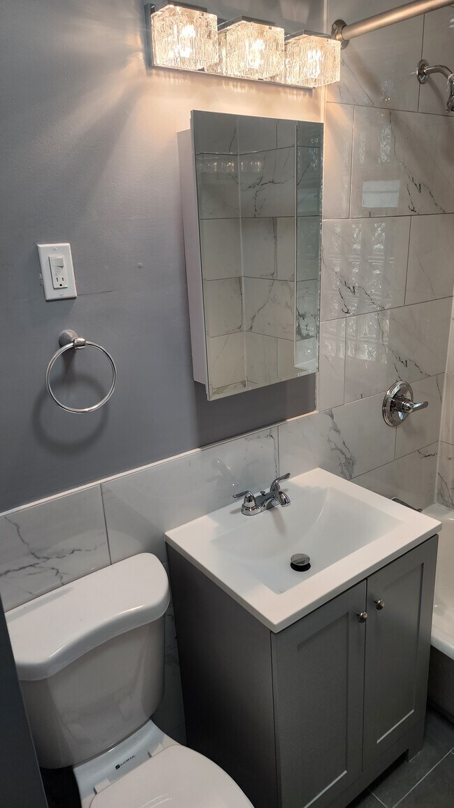 Foto del edificio - 5054-5058 N Ridgeway Ave