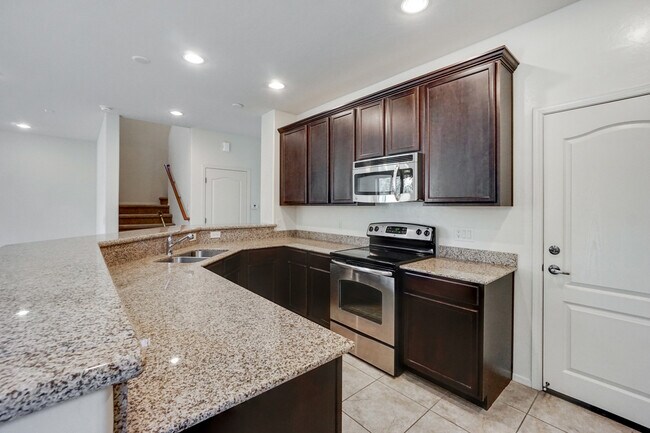 Building Photo - Beautiful 2-Story, 3 Bdrm/2.5 Bath/Den-Clo...