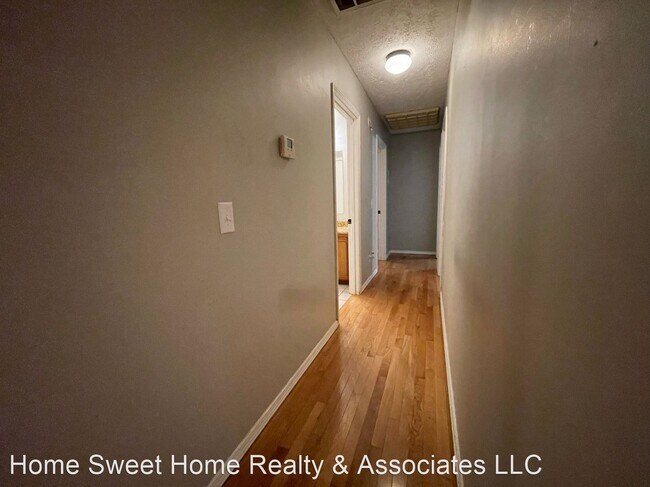 Building Photo - 3 br, 1 bath House - 144 S Pinewood Ave