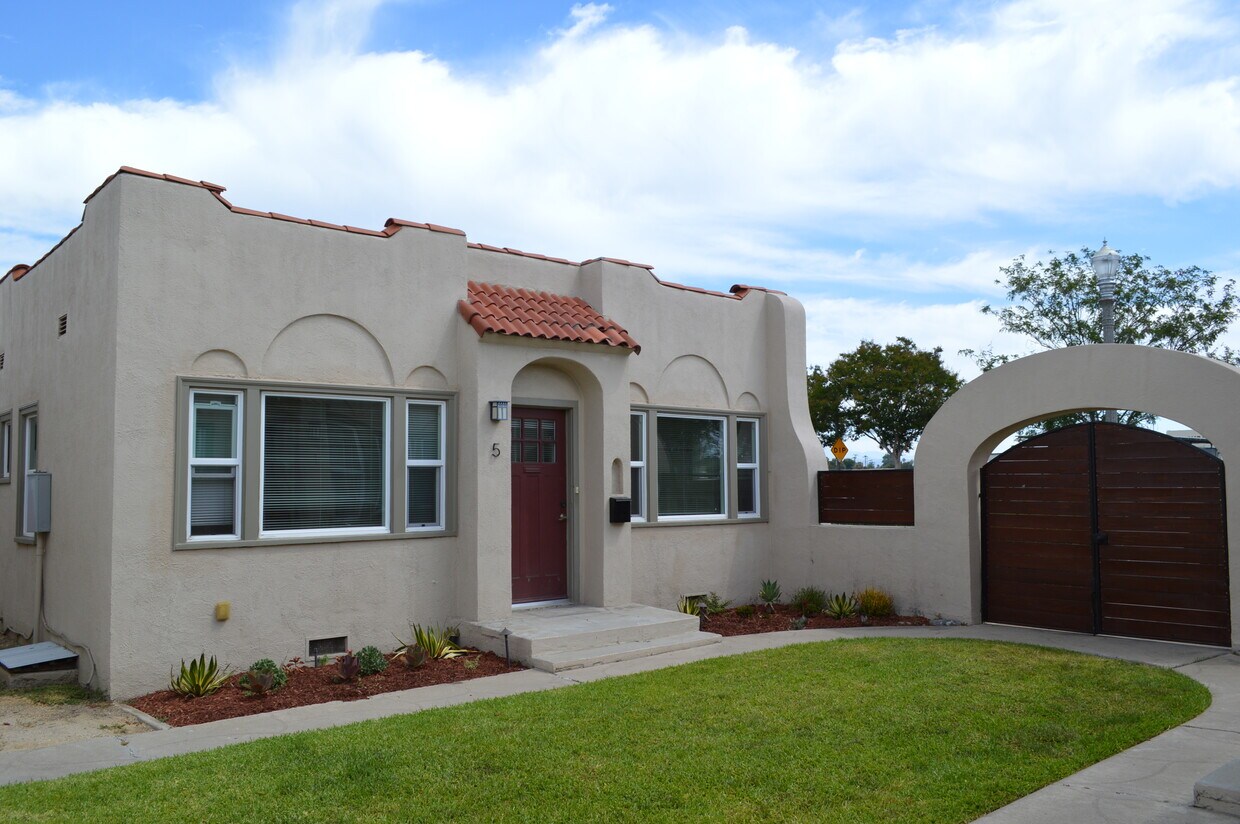 Primary Photo - 211 N West St