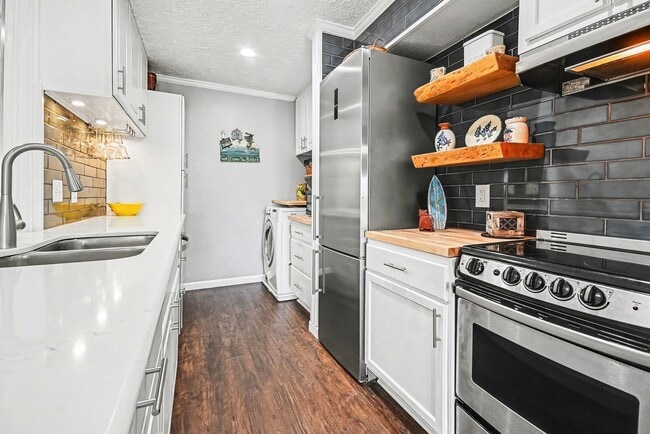 Building Photo - 307 Yacht Club Ln