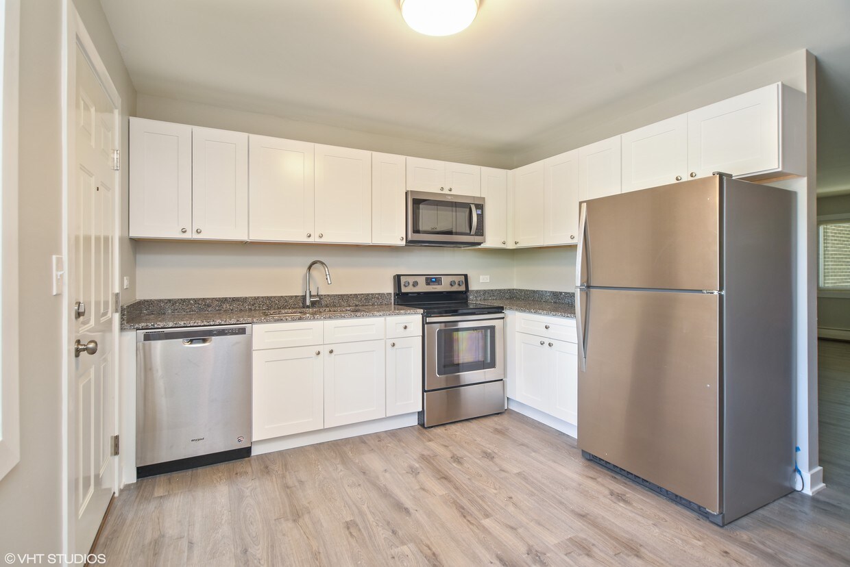 must have kitchen! - 2114 N Elmwood Ave