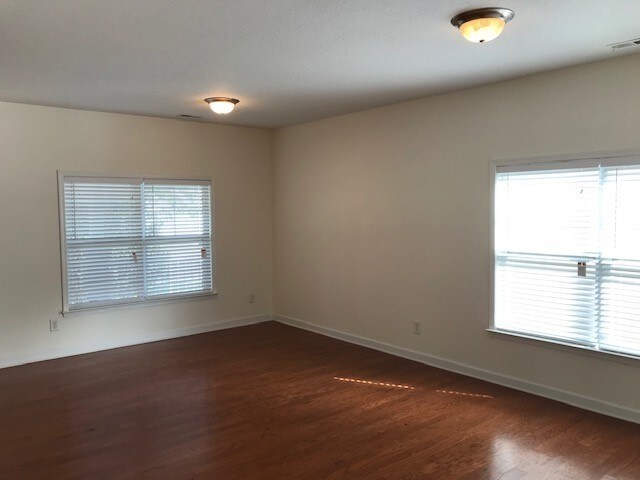 Foto del edificio - 5112 Stone Park Dr