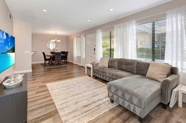 Building Photo - 22192 Rim Pointe